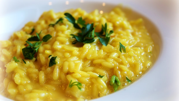 risotto-alla-milanese_italia-knowing